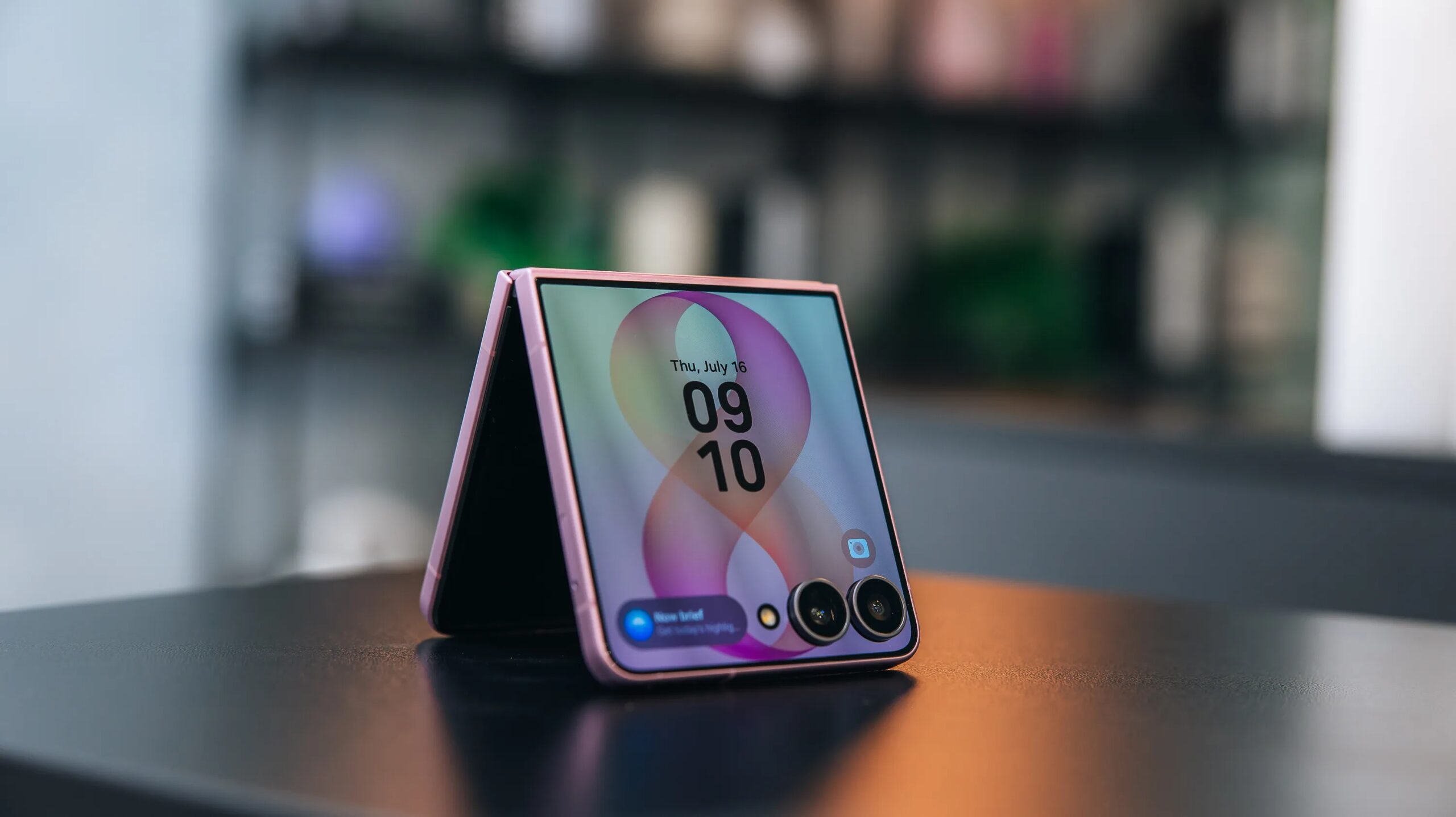 Samsung’s Galaxy Z Flip 8 Gets the Cover Screen Right – for a Price