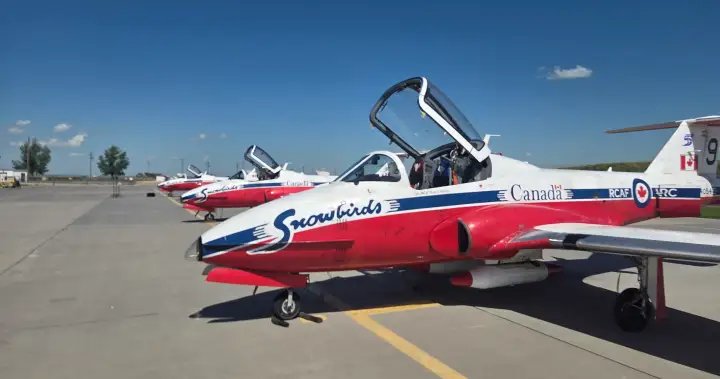 Snowbirds thrill spectators during a special stop in Saskatoon – Saskatoon