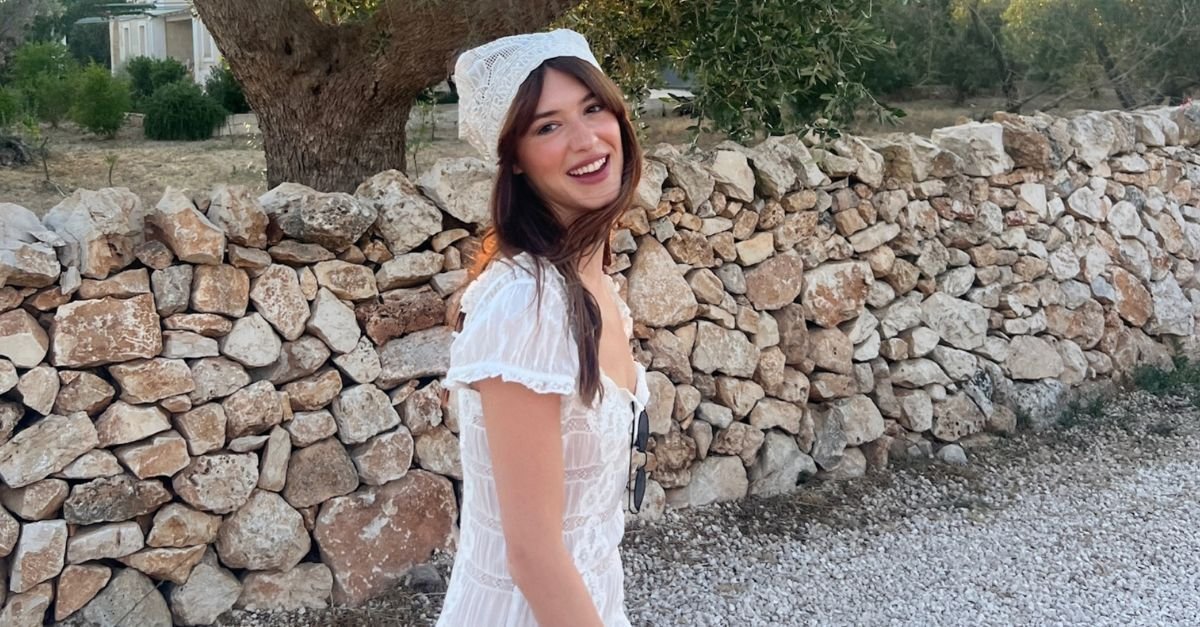 Fashion People in Their 20s and 50s Agree on This Summer Outfit