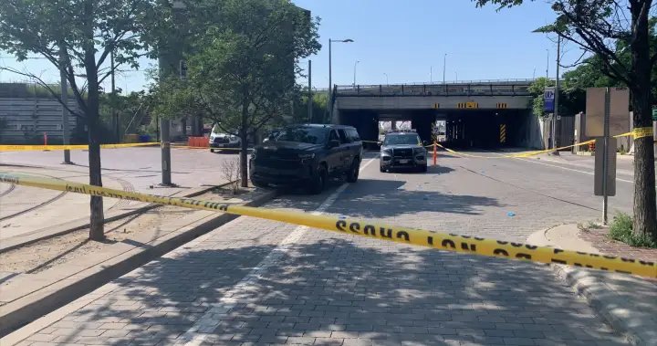 Toronto man flees shootout in stolen rideshare with customer still inside: police – Toronto