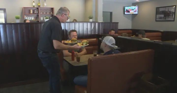 Diner in small Manitoba town attracts international crowd with viral video – Winnipeg