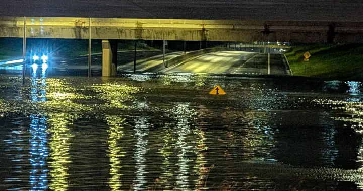 Severe thunderstorm flooding shuts down Whitemud Drive in west Edmonton – Edmonton