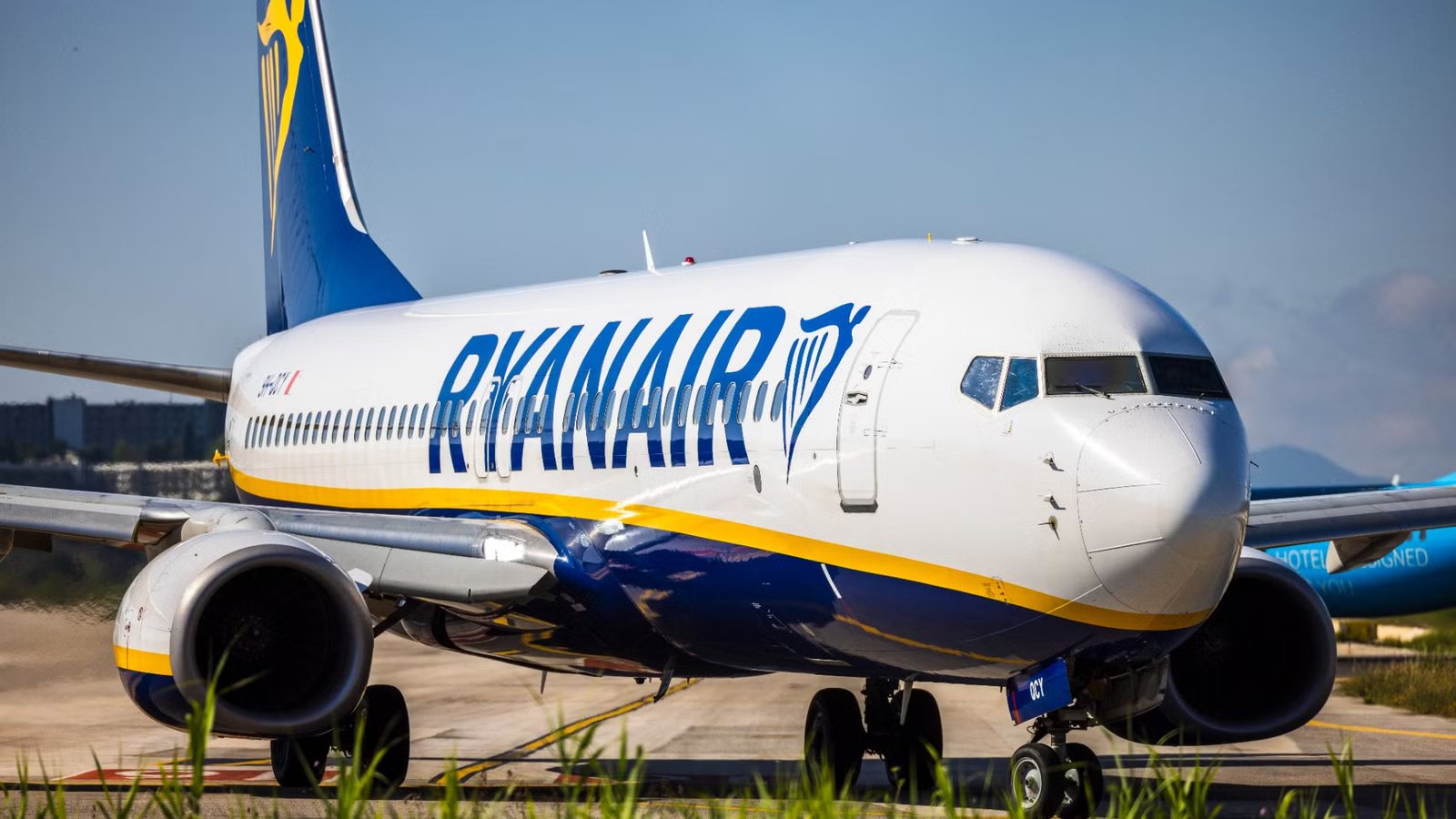 Fuel Emergency: Ryanair Boeing 737 Diverts After Iberia Jet Blocks Nantes Runway