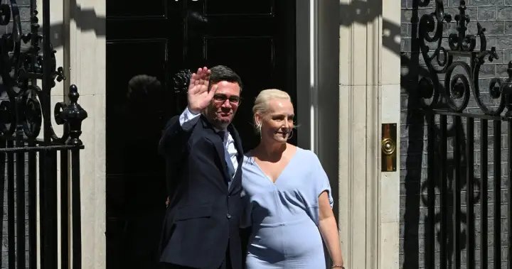 Andy Burnham sworn in as new U.K. prime minister, replacing Keir Starmer – National