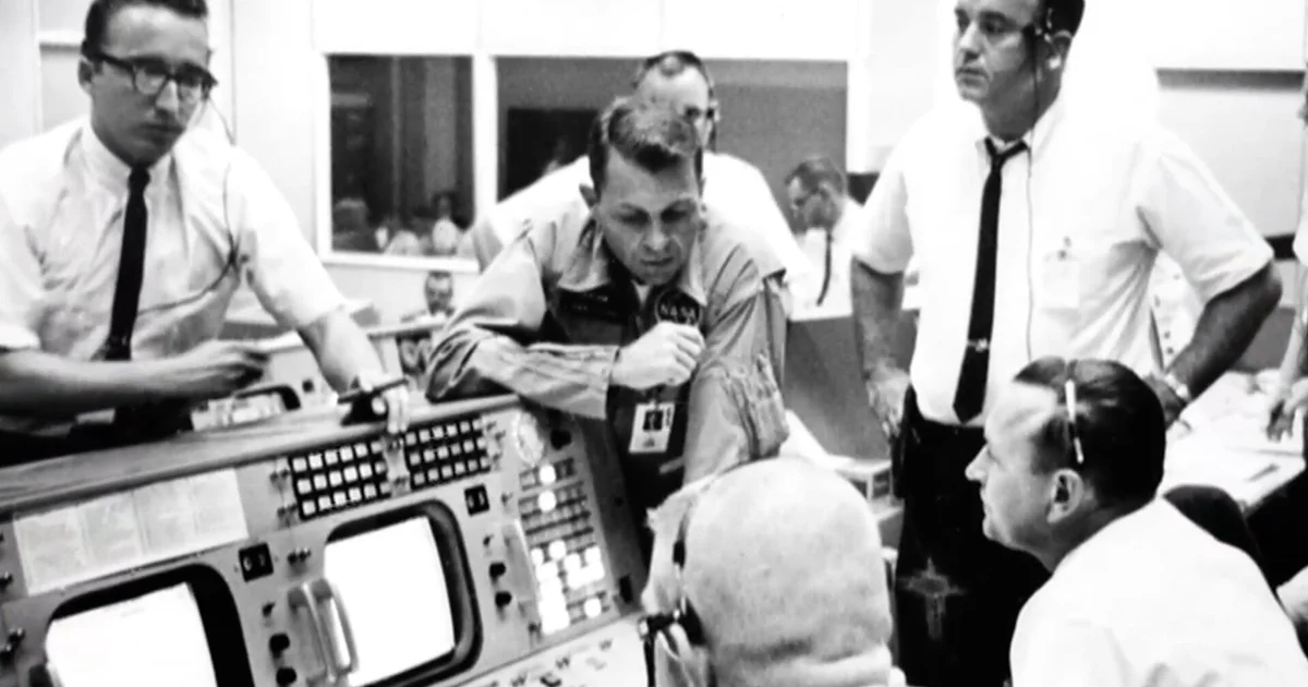 Behind the scenes of Apollo 11 (2009)