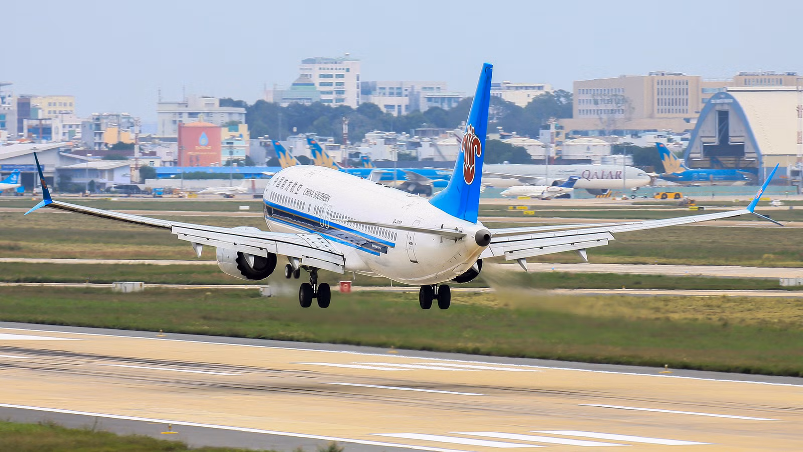 Boeing’s 200-Jet China Order Reportedly ‘Falling Apart’ In Standoff Over Engine Parts