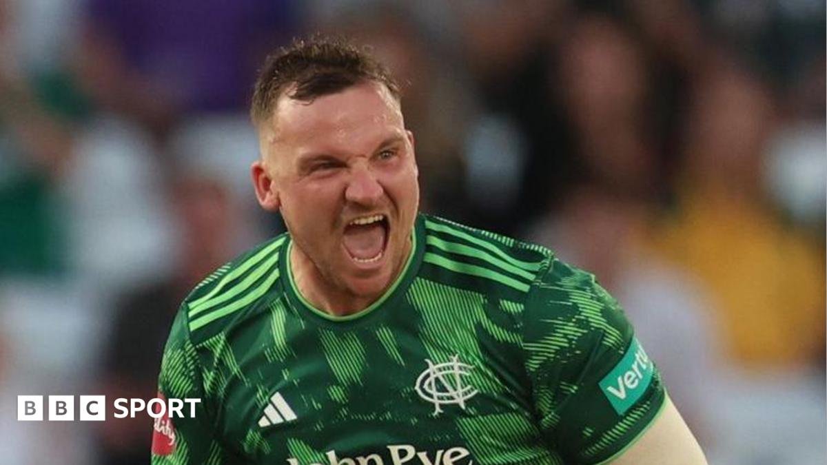 Liam Patterson-White: Nottinghamshire all-rounder signs new deal