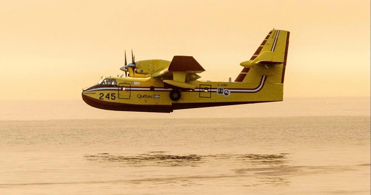 The rare “Super Scooper” planes battling wildfires