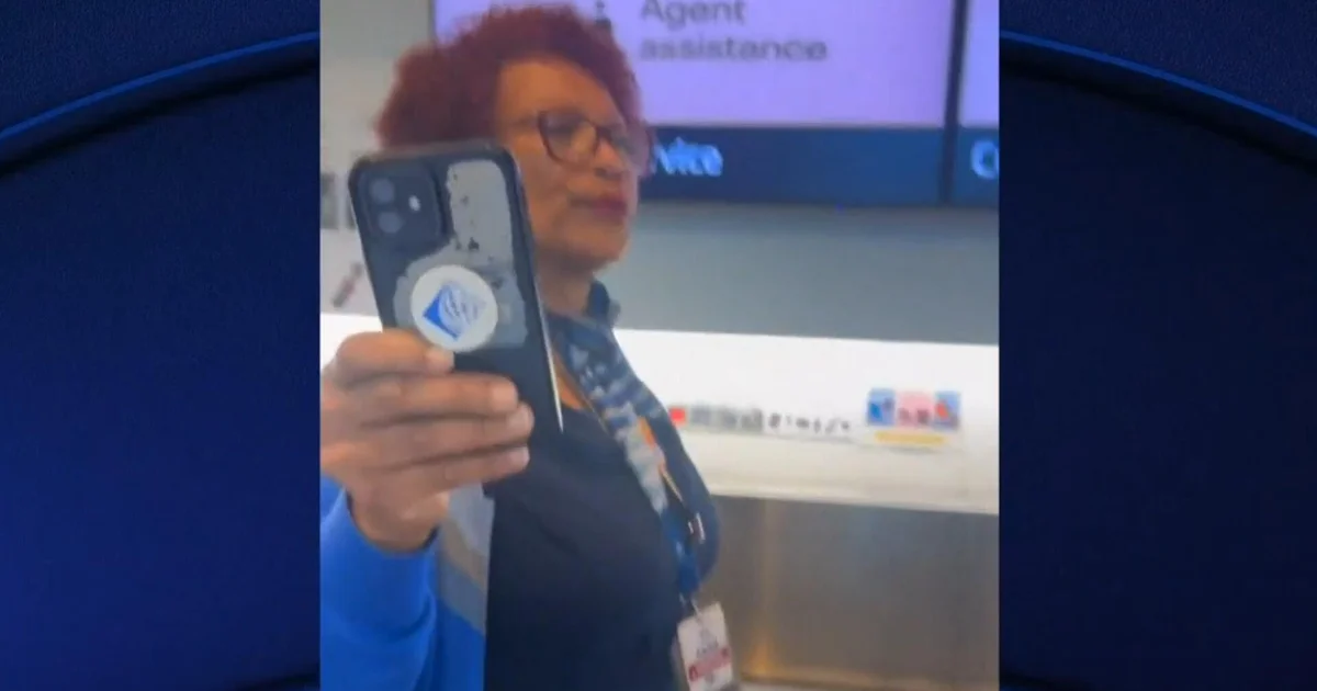 United Airlines employee appears to threaten to call ICE on passenger: “You don’t act like a citizen”