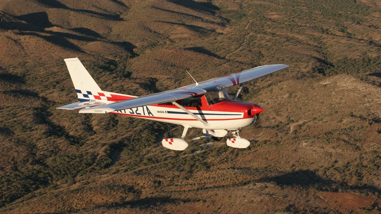 Student Pilot Lands Cessna 150 Alone After Instructor Jumps To Death Mid-Flight