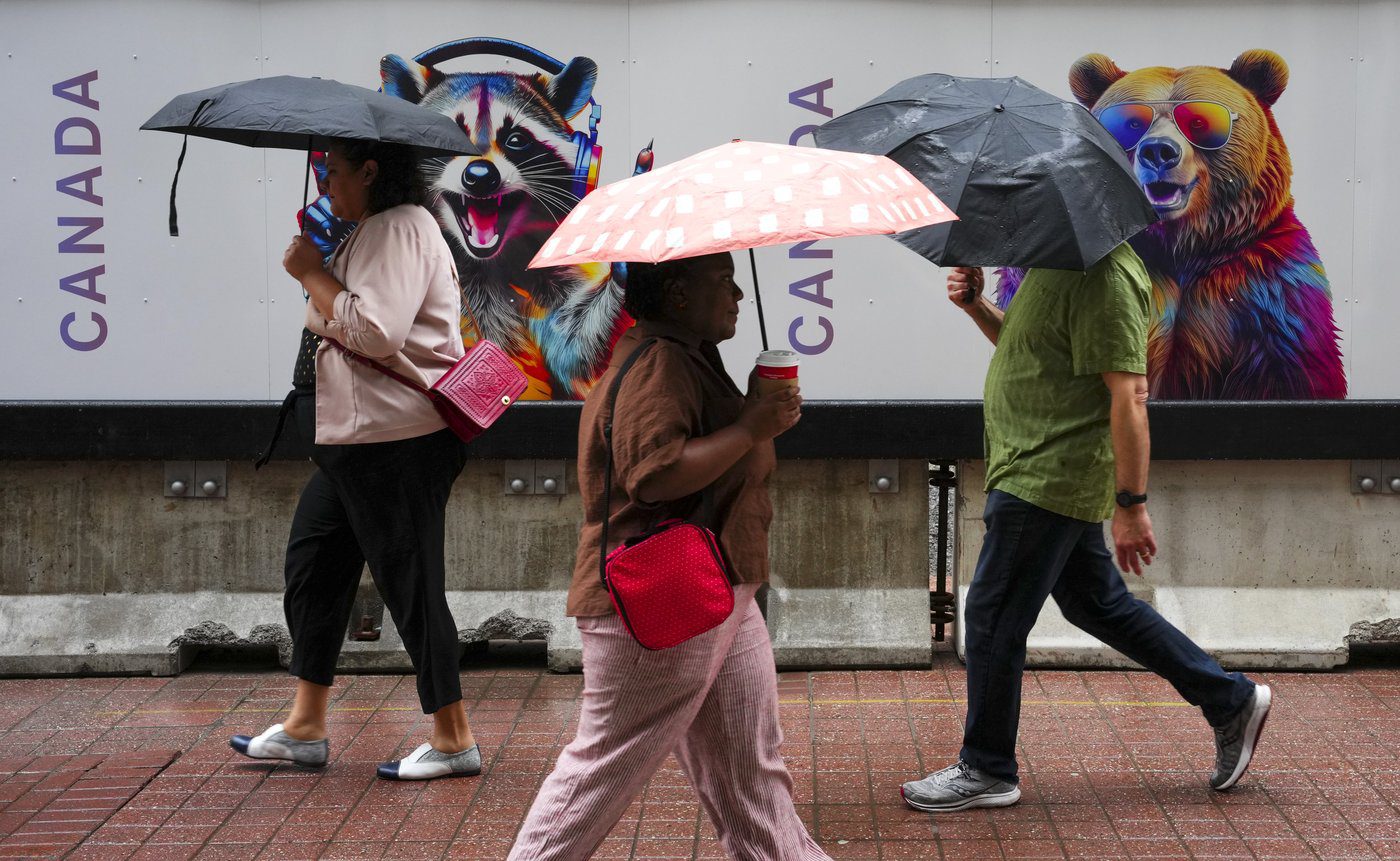 About 10,000 federal public servants apply for early retirement