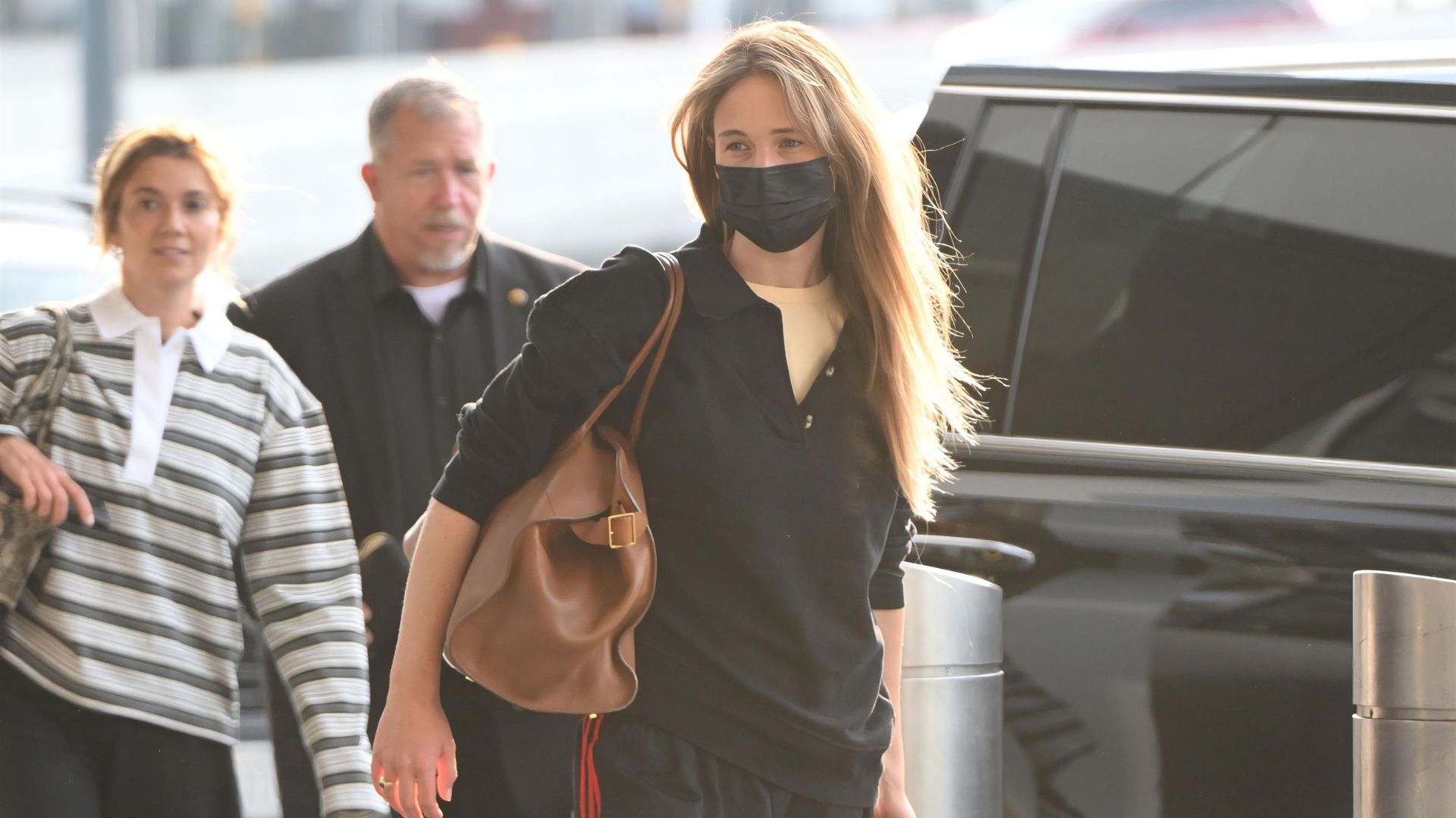 Jennifer Lawrence Just Wore Water Shoes to the Airport