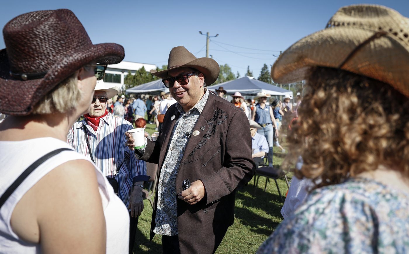 Nenshi apologizes for ‘harm’ caused by photo of him with Israeli ambassador