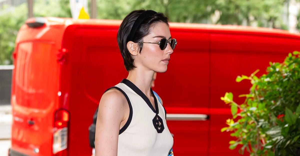 Gracie Abrams Paired Two Pretty Chanel-Approved Color Trends