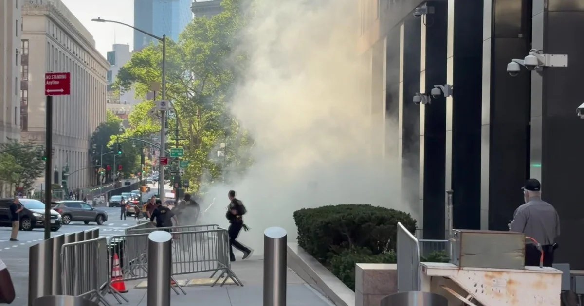 Explosion outside New York federal building in Manhattan apparently caused by fireworks, sources say
