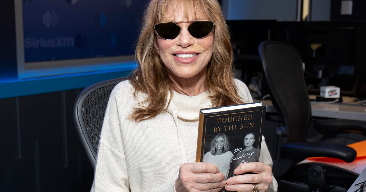 Carly Simon reveals Parkinson’s diagnosis: “I am still learning how to live with it”