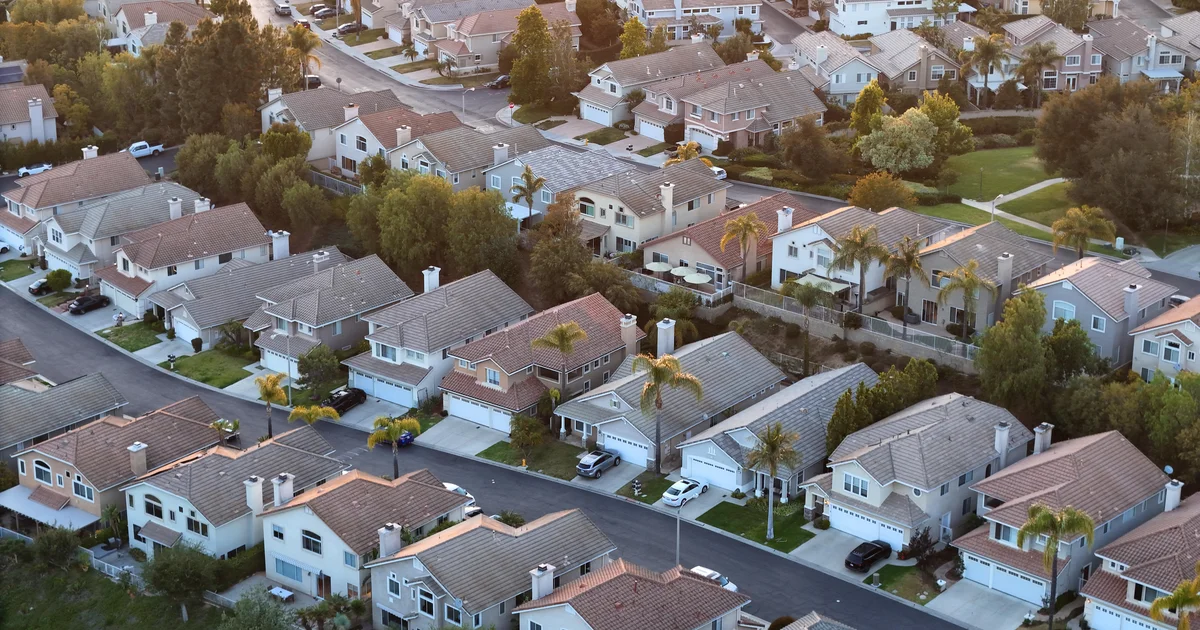 Mortgage rates hit highest level in a year amid persistent inflation fears
