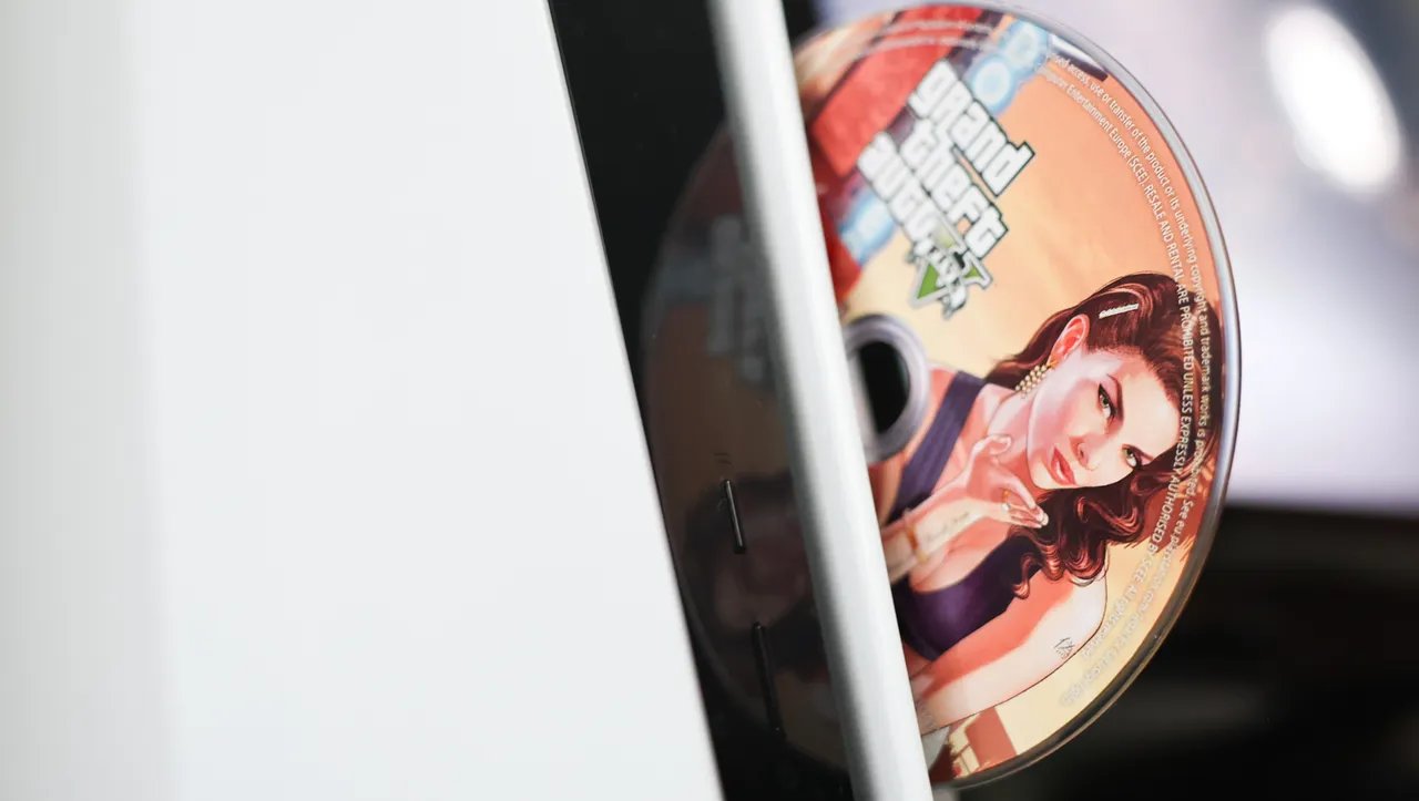 Sony Insists It’s Moving Forward With Plan to Kill PlayStation Discs in 2028