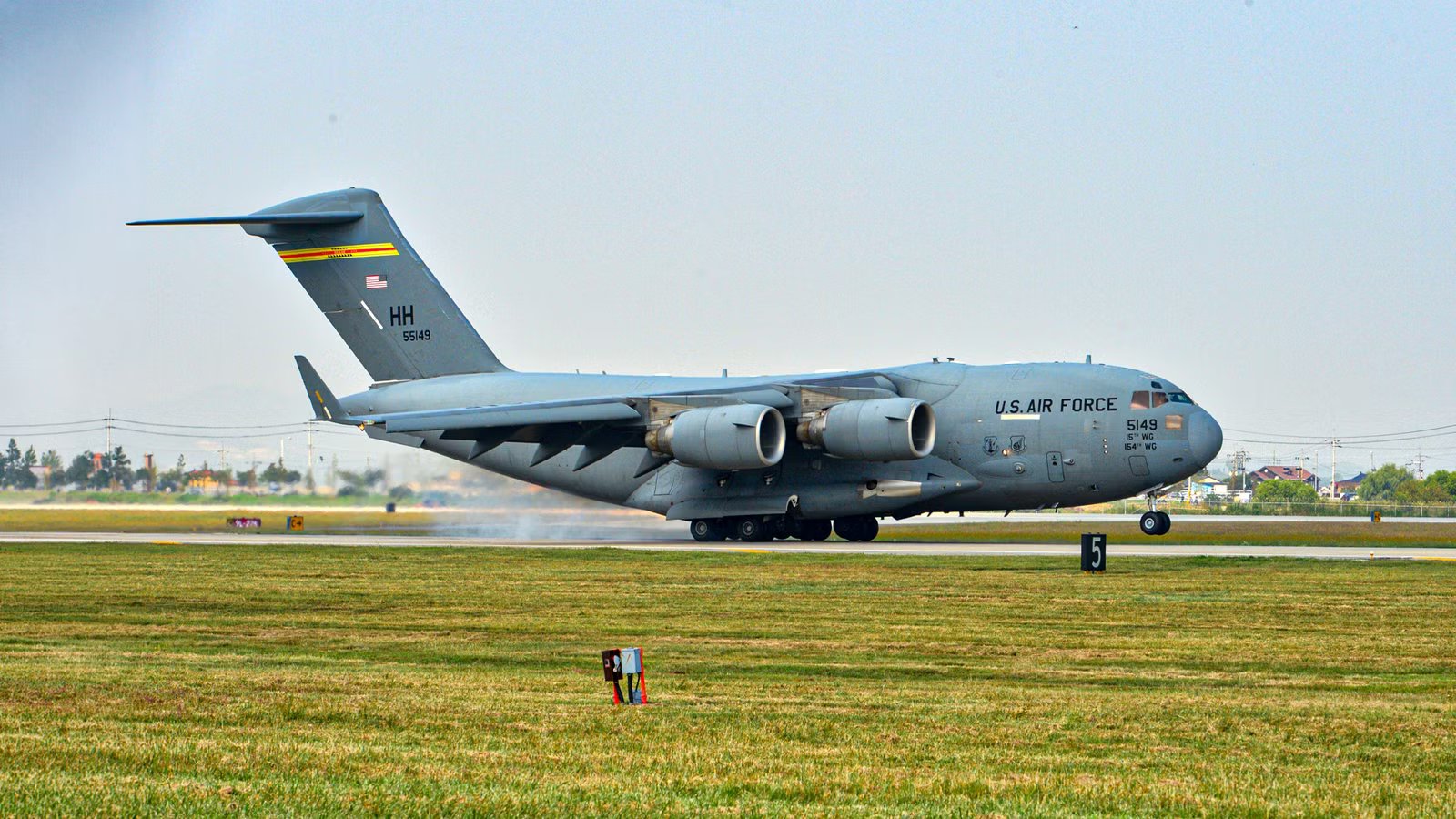 How The 585,000-Pound C-17 Globemaster Lands On Some Of The World’s Shortest Runways