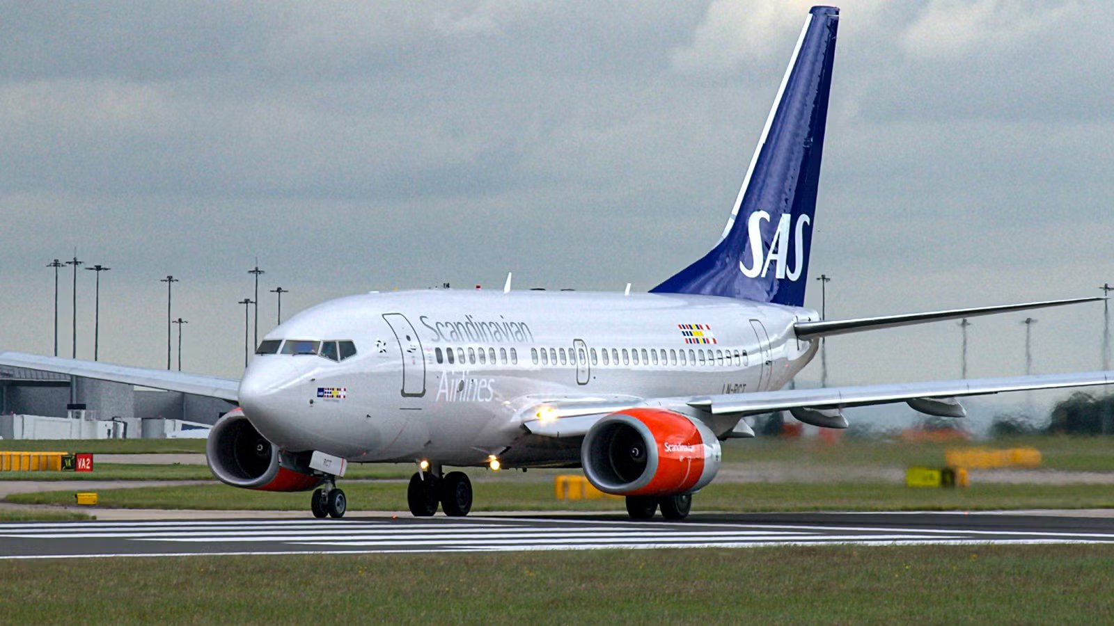 How The 737-600’s Oversized Wing Quietly Killed Boeing’s Smallest NG Jet