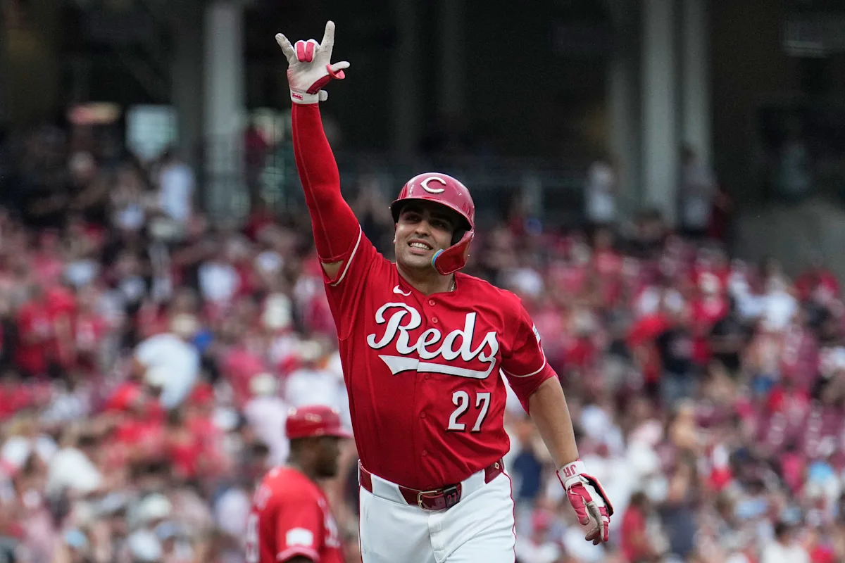 Stewart homers twice, Reds go deep 5 times in 11-5 victory over Phillies