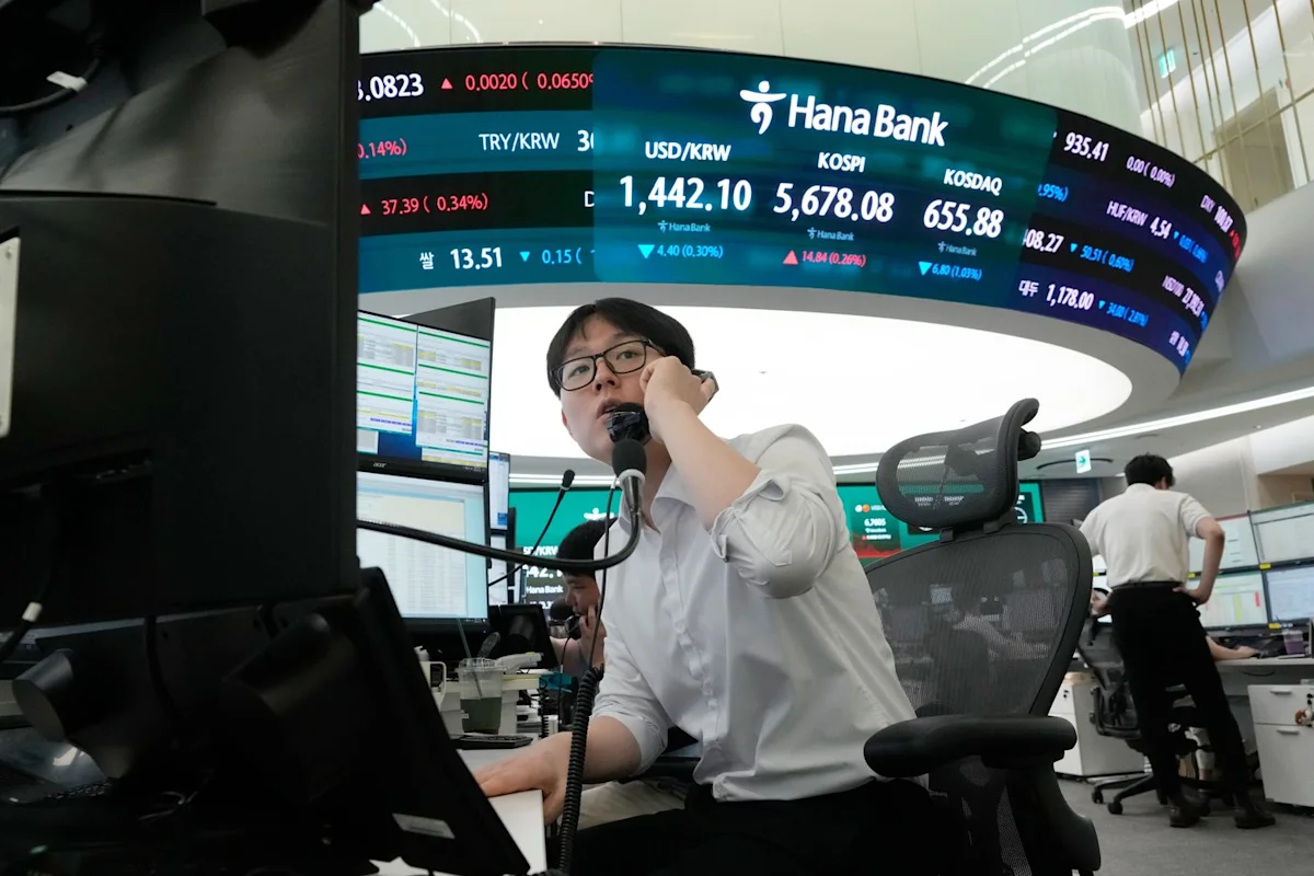 Oil prices gain and Asian shares are mostly lower as investors sell AI stocks