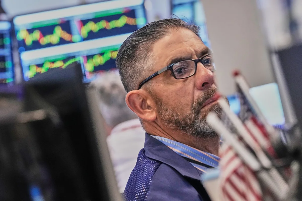 Slumping AI stocks overshadow gains for the rest of Wall Street, while oil prices drift