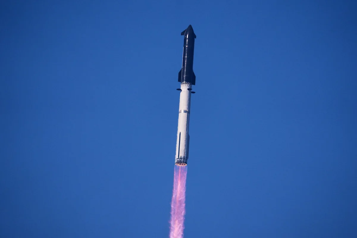 SpaceX launches Starship on another test flight, this time with the most advanced Starlinks