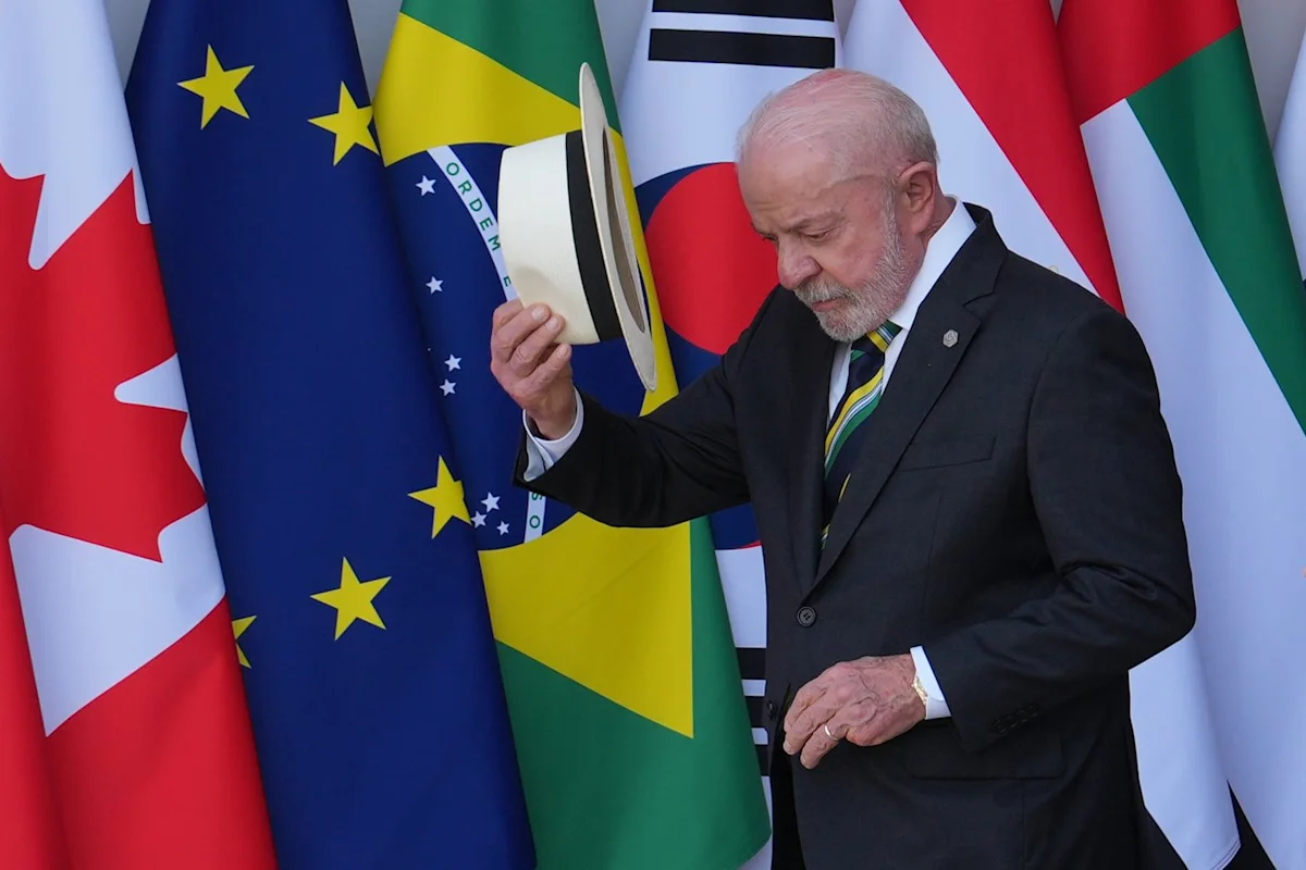 Brazil’s top presidential candidates Lula and Flávio Bolsonaro clash over US tariff proposal