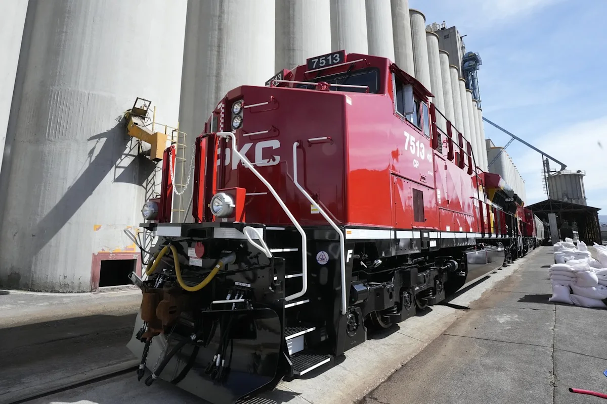 Canadian Pacific rides bumper grain crop to higher revenues, but profits fall