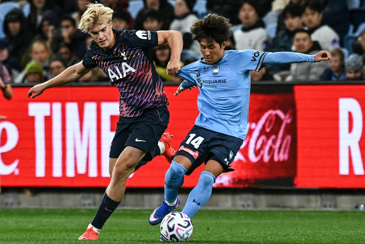 Roberto De Zerbi praises Luca Williams-Barnett, clarifies Bergvall situation following Sydney preseason friendly