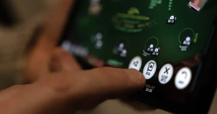 Regulated iGaming market goes live in Alberta, government aims to box out grey market