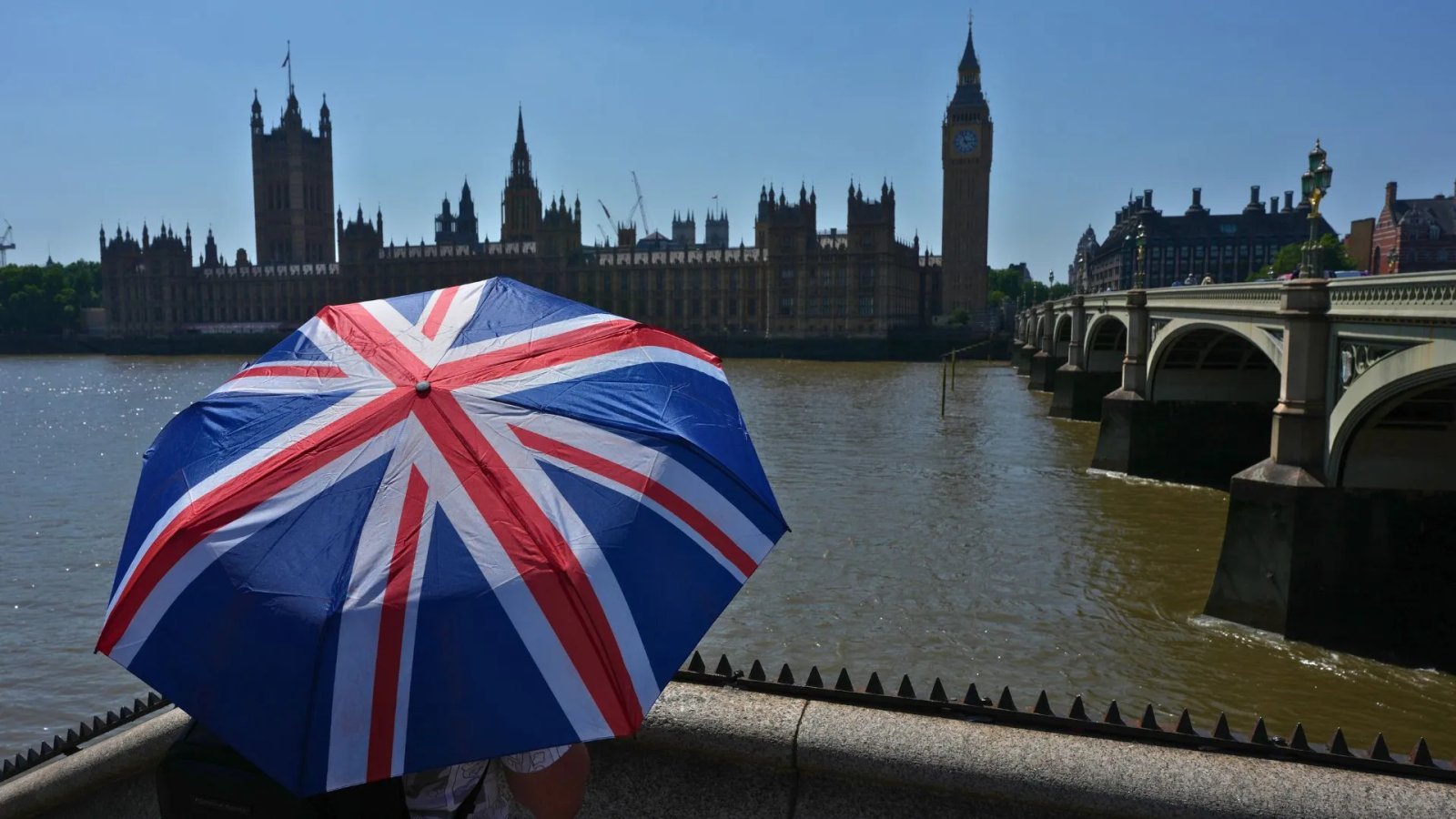 More than 2,700 deaths in UK linked to May, June heatwaves | Weather News