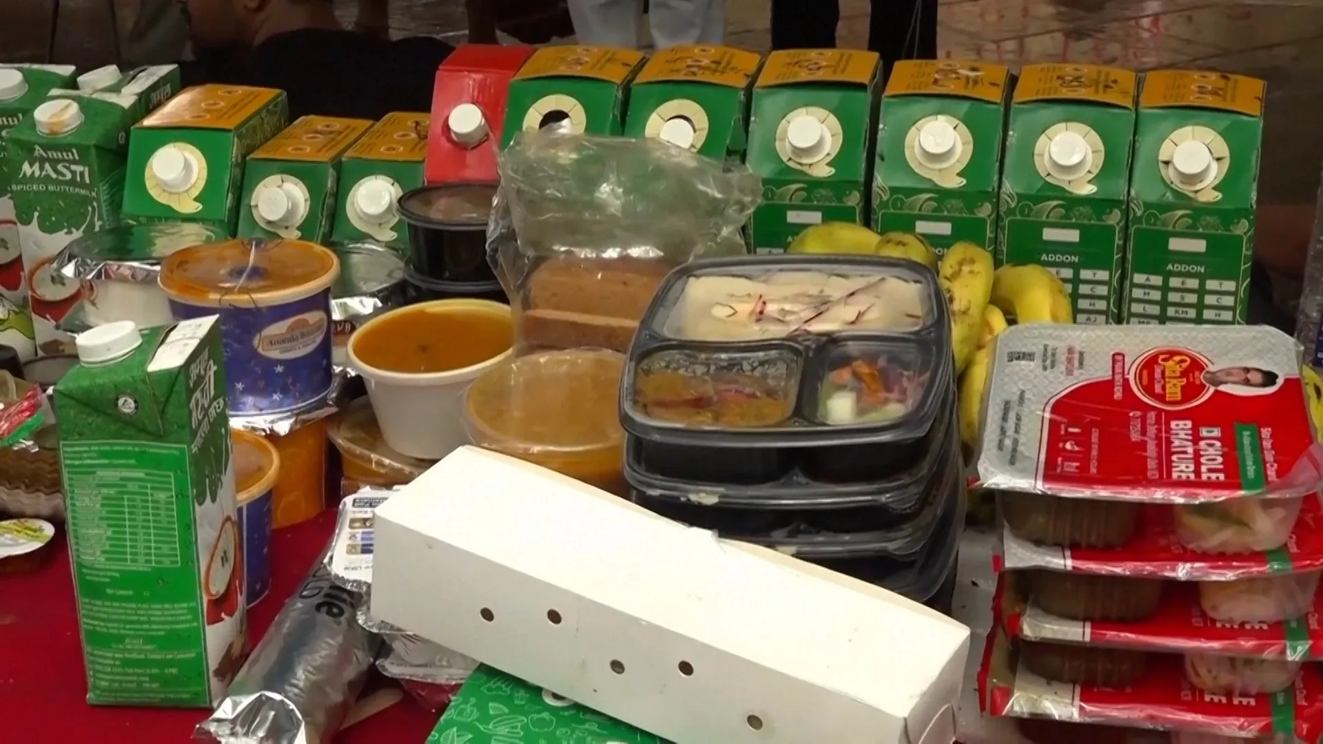 Anonymous food donations reach Indian student protesters | Newsfeed
