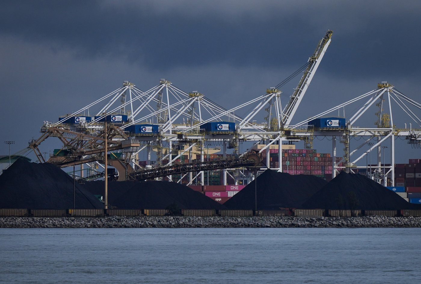 Feds move to fast-track Port of Vancouver expansion as national interest project