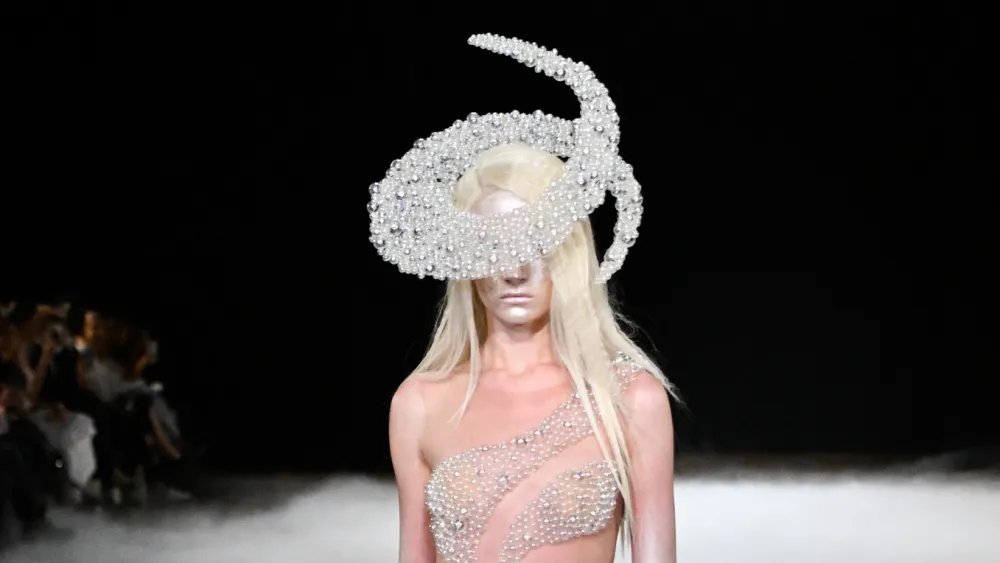 Iris Van Herpen Fall 2026 Couture Runway, Fashion Show & Collection Review