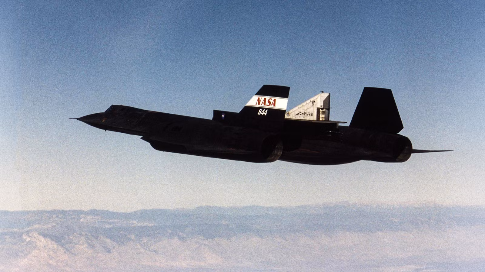 Is It True That NASA Strapped A 41-Foot Rocket Engine To An SR-71’s Back & Flew It To Mach 1.8?