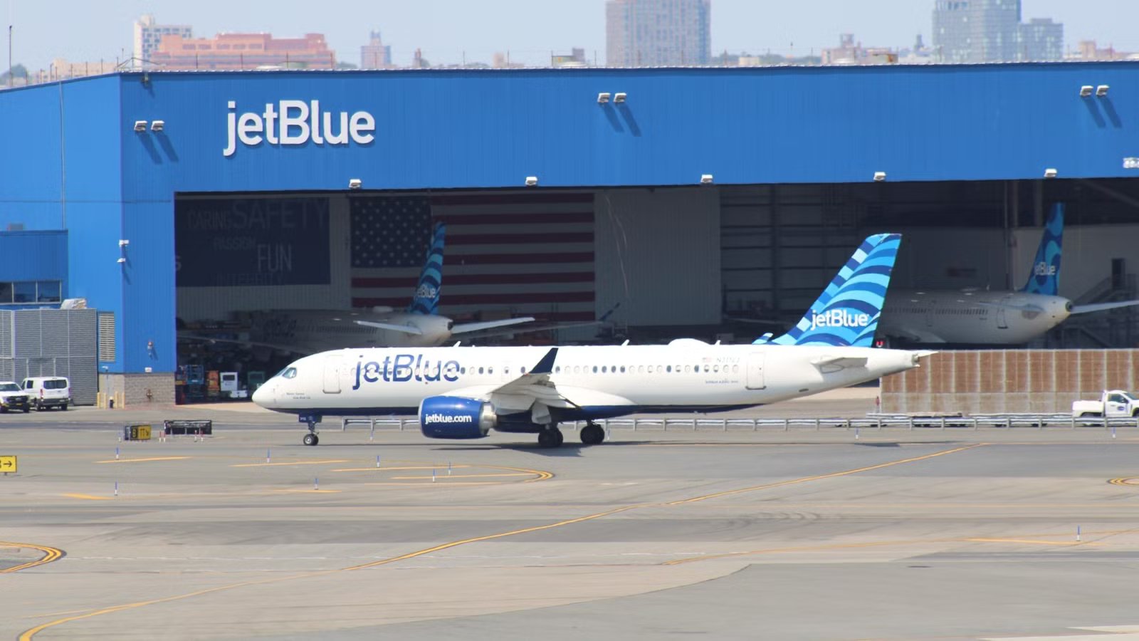 7-Hour Flights: JetBlue’s Longest Nonstop Airbus A220 Routes Revealed [Map]