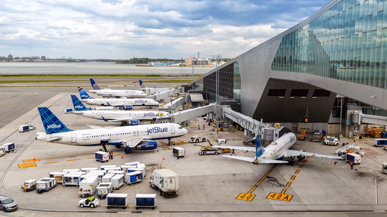 JetBlue Wins $58.5 Million Bid For 22 Ex-Spirit Slots At LaGuardia
