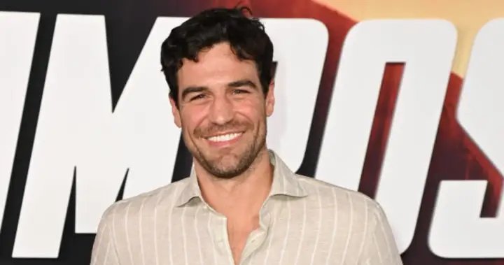 ‘Bachelorette’ star Joe Amabile reveals ‘early stage’ brain tumour diagnosis – National