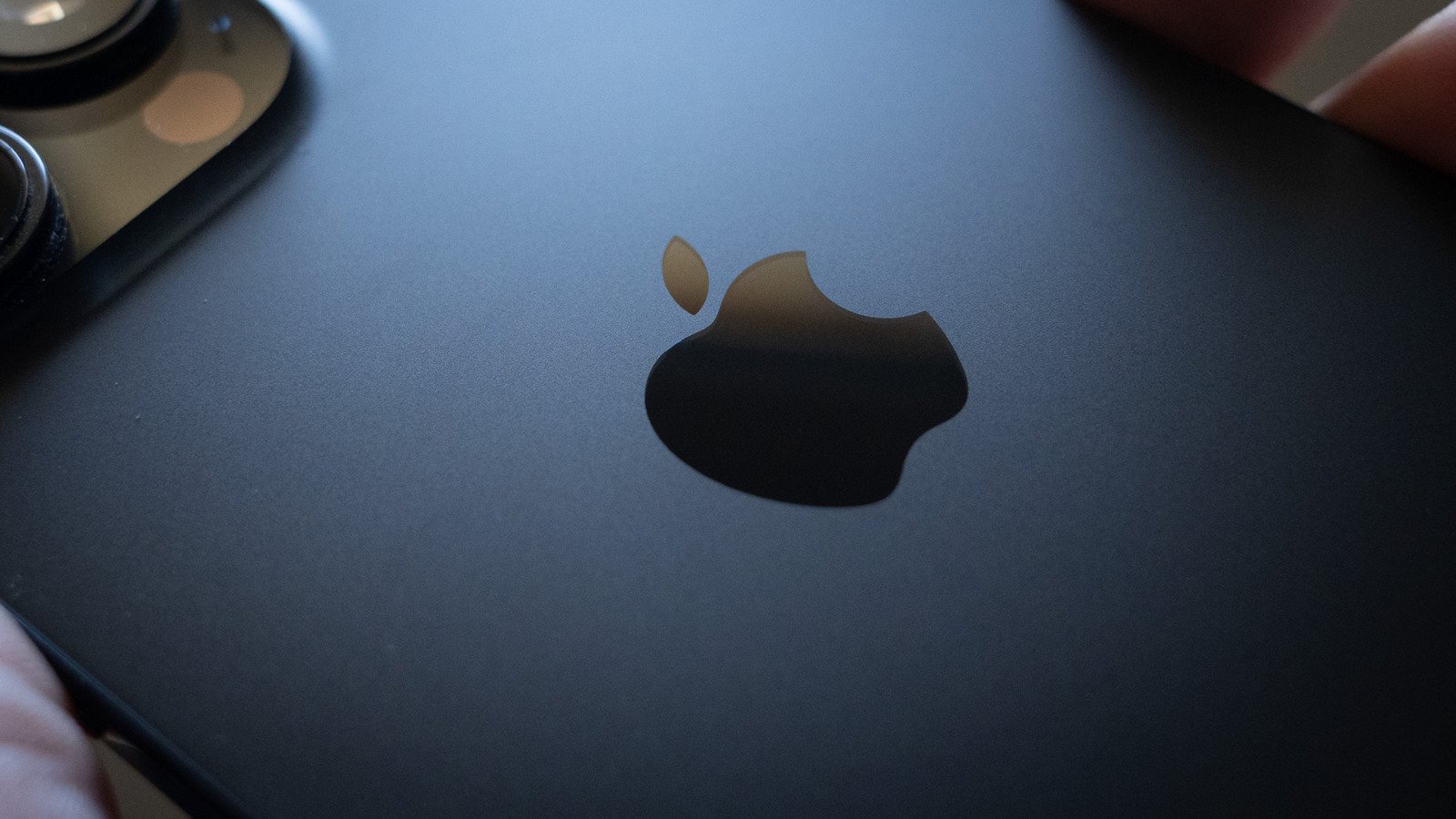 Apple’s Foldable iPhone May Be In Short Supply After It Launches