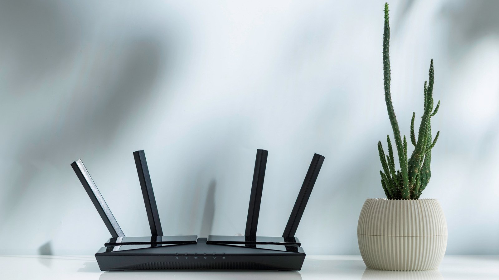 The Correct Way To Position Your Router’s Antennas Depends On Your Home