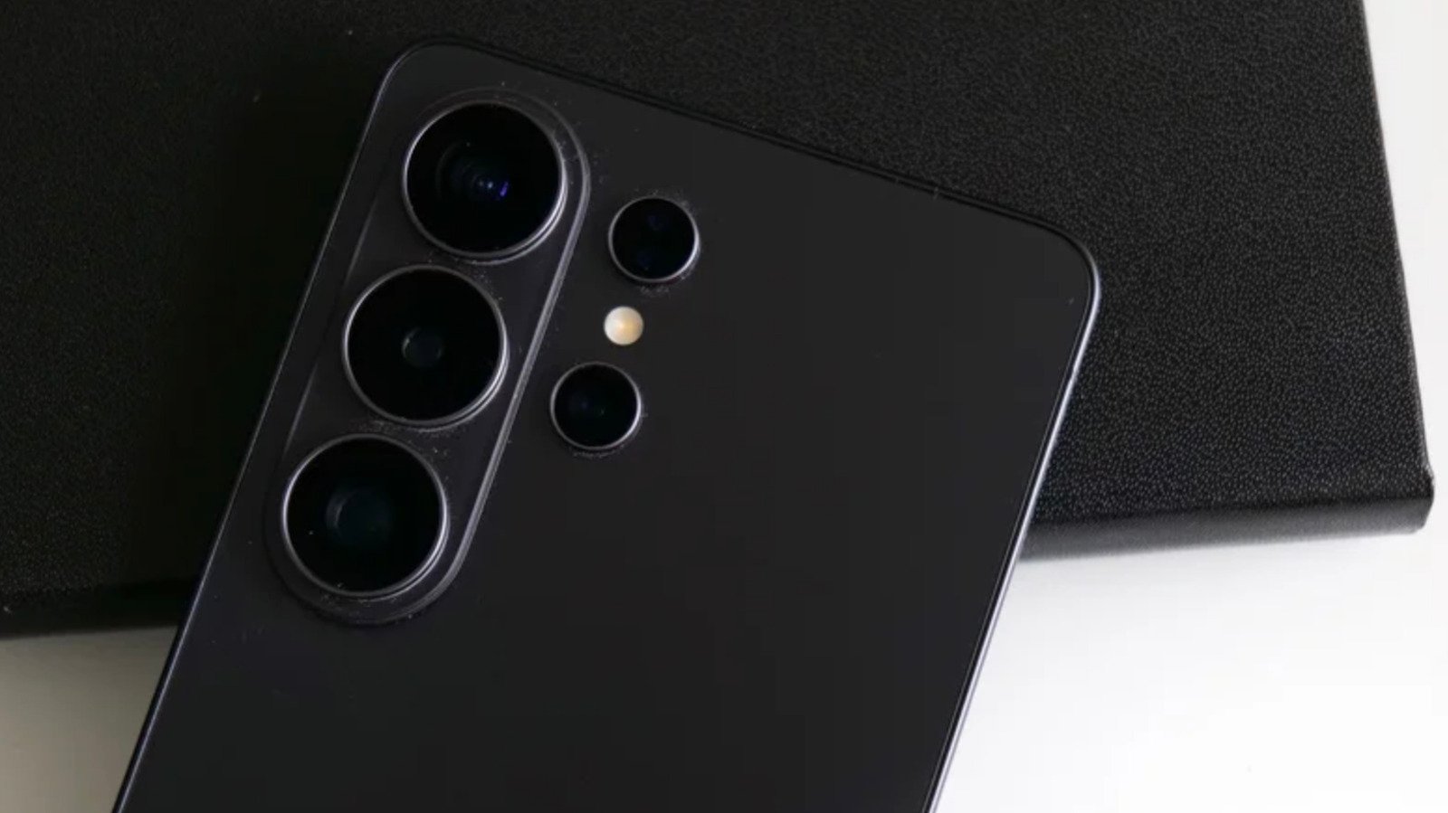 Samsung Isn’t Sure Why Some Galaxy S26 Ultra Screens Are Turning Red