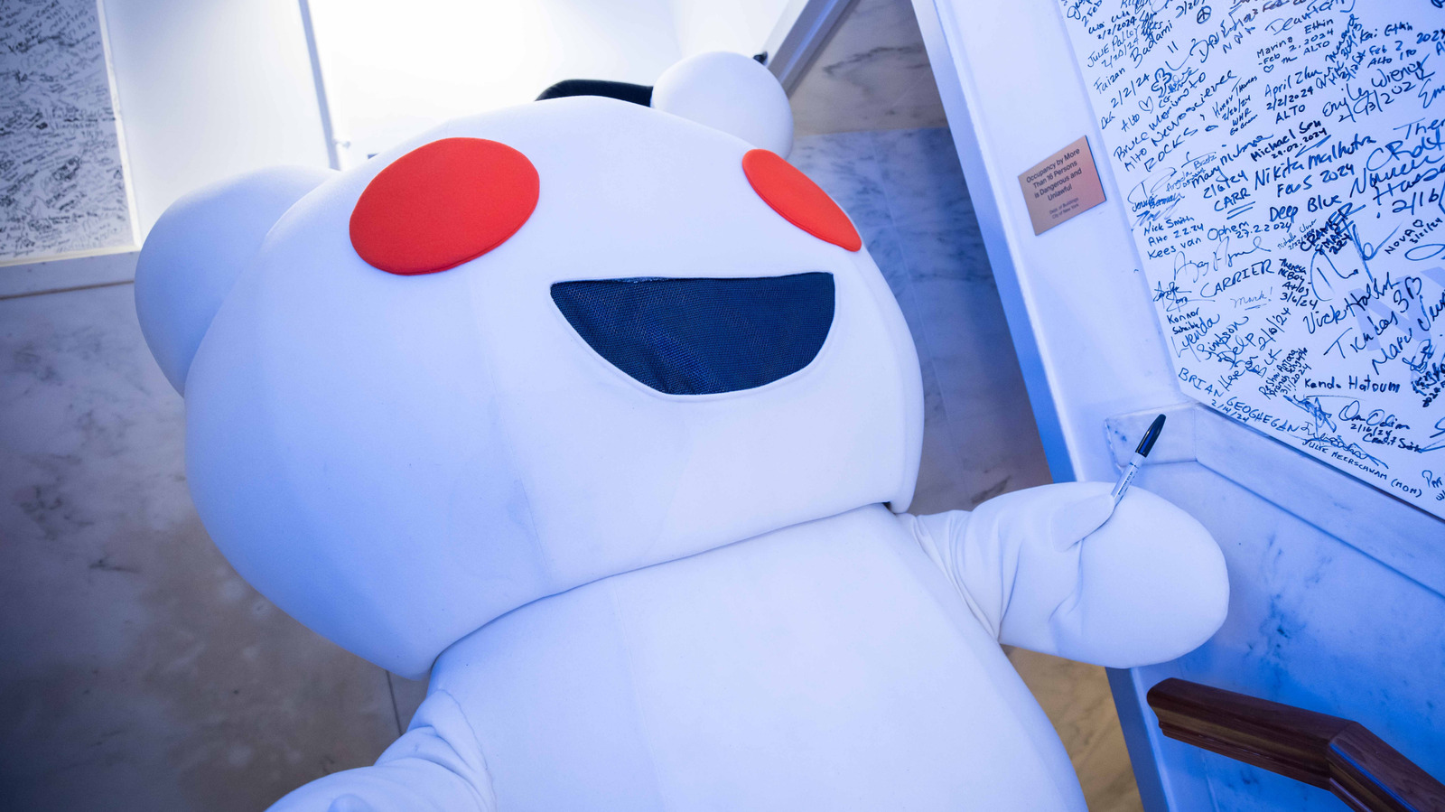 Reddit’s CEO Sure Seems Frustrated With Google’s AI Overviews