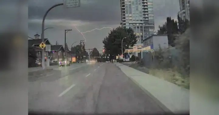 Lightning hits homes on Vancouver Island as storm swept across region – BC