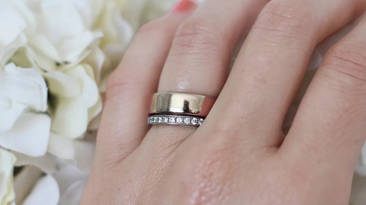 Oura Ring 5 Review: I Wore It for a Month and My Wedding Band Is Jealous
