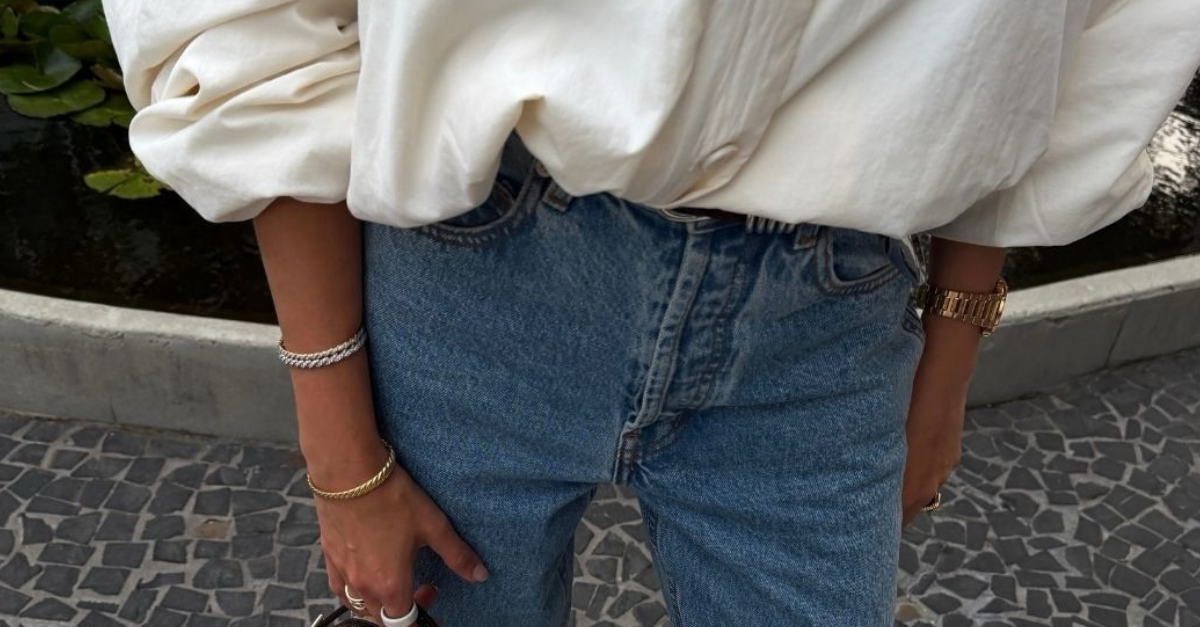 10 Transitional Denim Outfits Chic Women Are Wearing