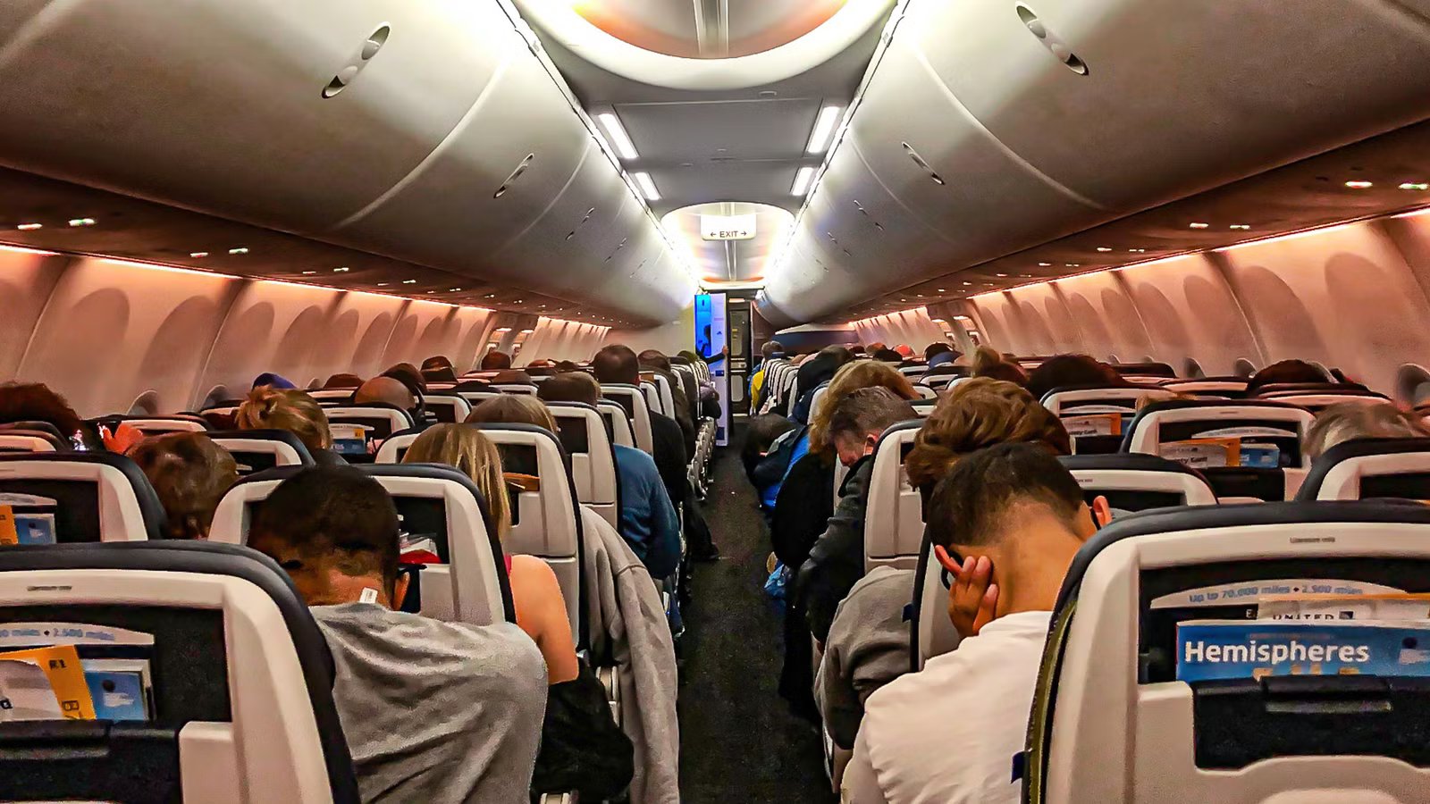 This Is Why US Airlines Keep The Seatbelt Sign On Far Longer Than Ryanair Or Singapore Airlines