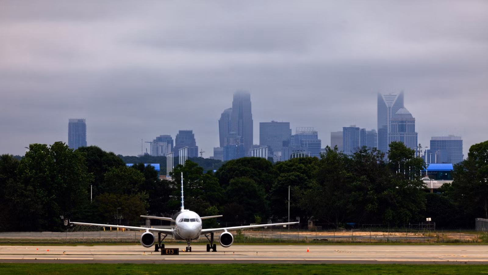 Delta CRJ-900 & Frontier A320 Collide During Pushback At Charlotte Airport
