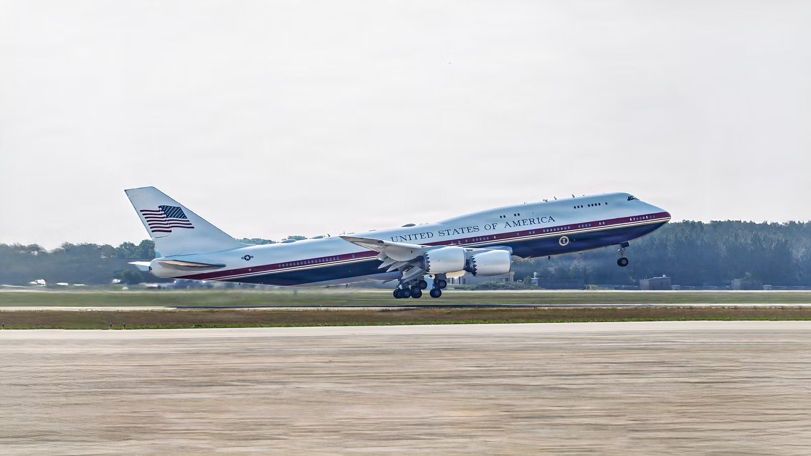 Legal? Trump’s New $400 Million Boeing 747-8 May Never Land At His Presidential Library